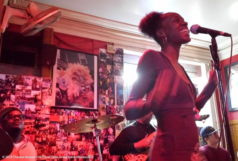 Noya Jones has a voice like velvet and a smile that lights up a room ... and yes, we were this close at Bullet's Sports Bar.